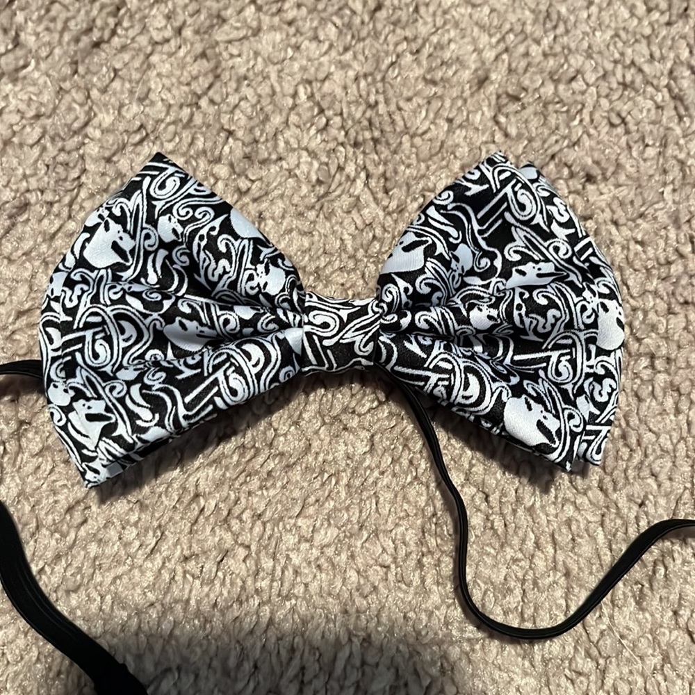 Silky Black and White Skull Bow Tie